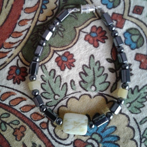 Hematite Magnetic Bracelet green and white center. - Picture 2 of 6